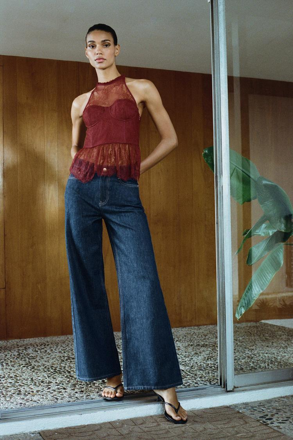 ZARA КРУЖЕВНОЙ ТОП ХАЛТЕР, ЦВЕТ БУРГУНДСКОГО ВИНА