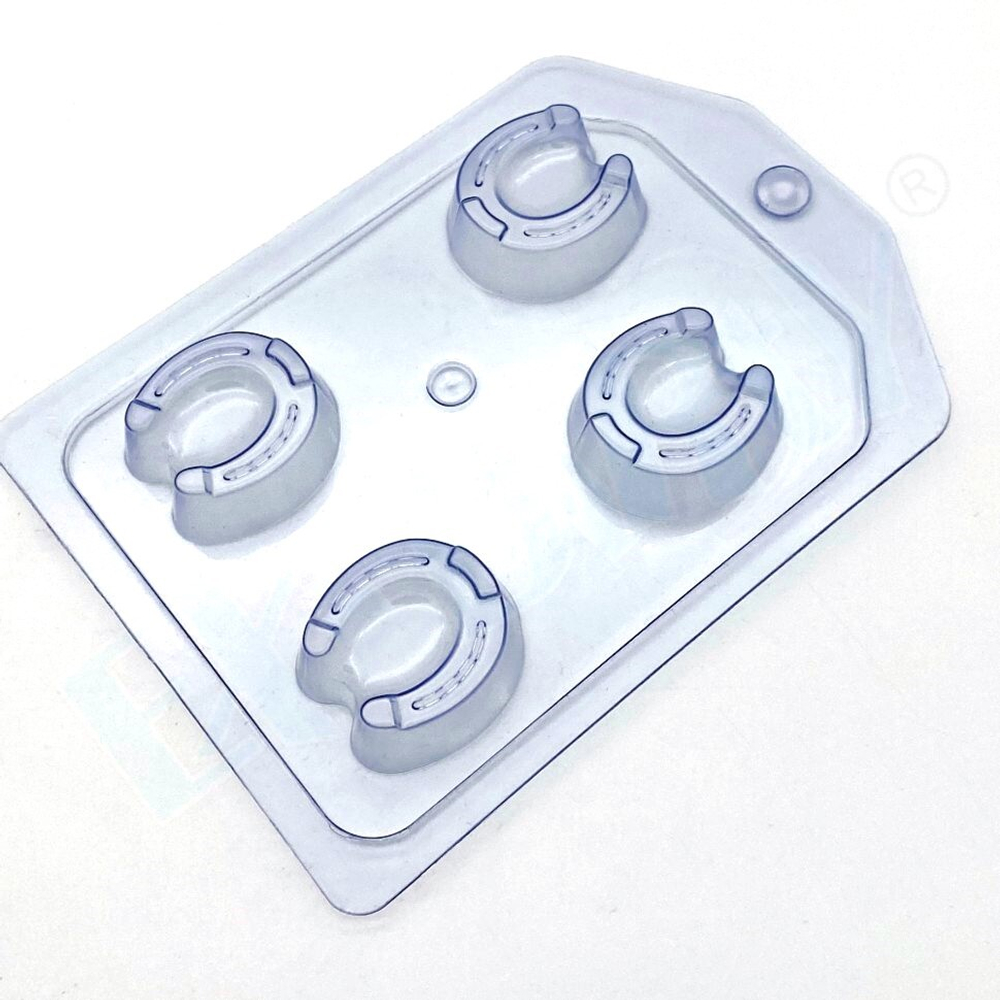 Форма пластиковая  для конфет Подковы 4 ячейки