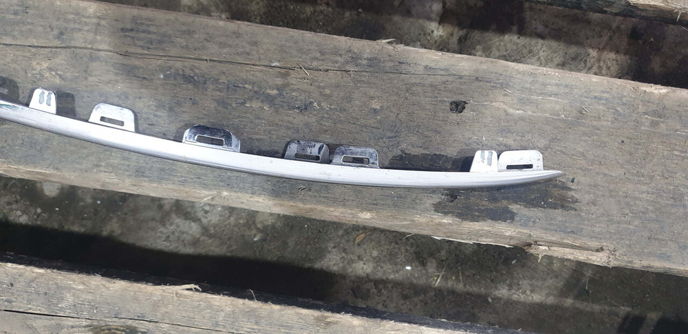 Молдинг решетки переднего бампера правый Mercedes V-Class (W447) 14-нв Б/У Оригинал A4478851800