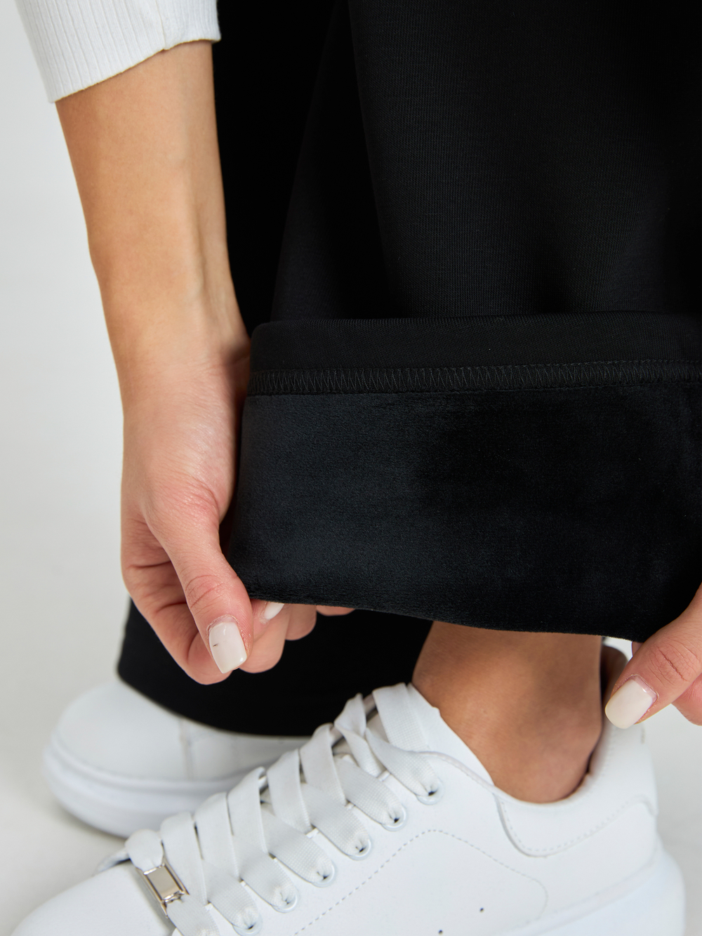 Брюки утепленные для девочки палаццо с ремнем люверсы чёрные