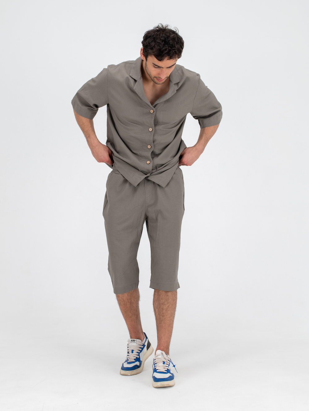 Костюм льняной с шортами. Хаки
