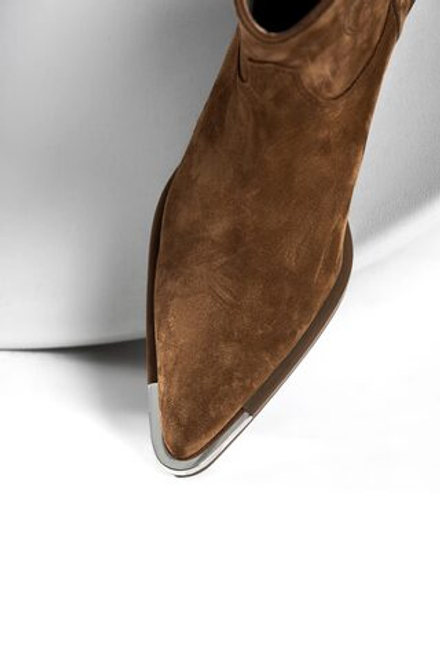 Казаки из натуральной замши со стальным носиком SCARLETT / горький шоколад