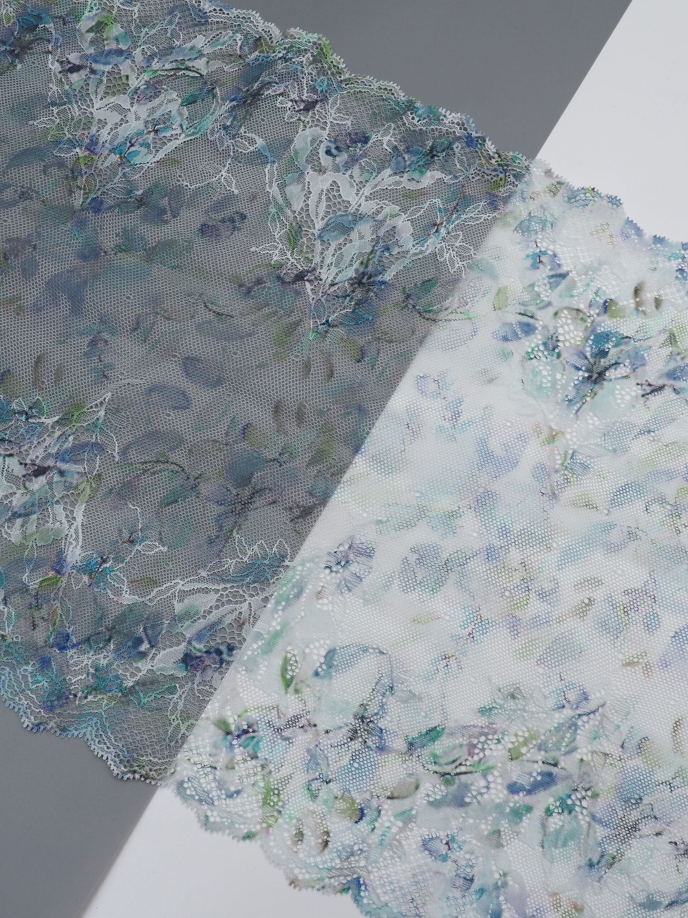 Эластичное кружево светло-голубое с мультиколор ширина 29 см