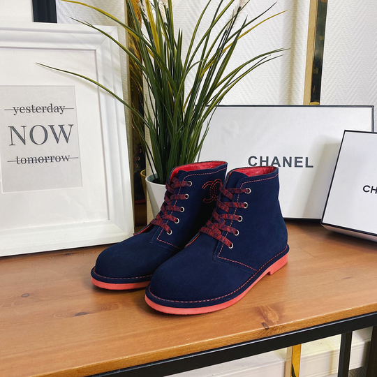 Замшевые ботинки