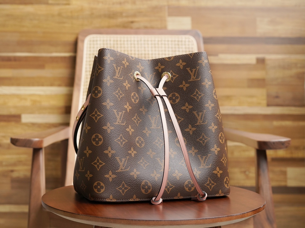 Louis Vuitton NeoNoe MM