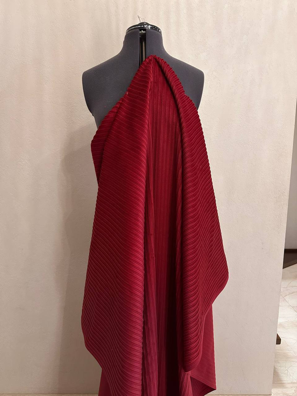 Костюмно-плательный хлопковый вельвет с вискозой (Loro Piana, 80%хлопок/20%вискоза, Ягодный красный, 145, 220 гр/м2)