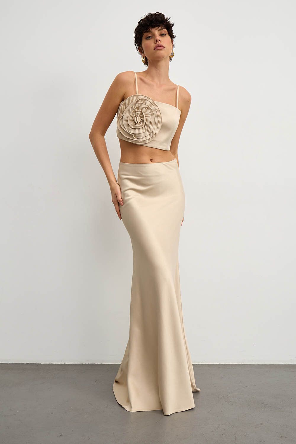 Юбка макси из атласа цвета шампань