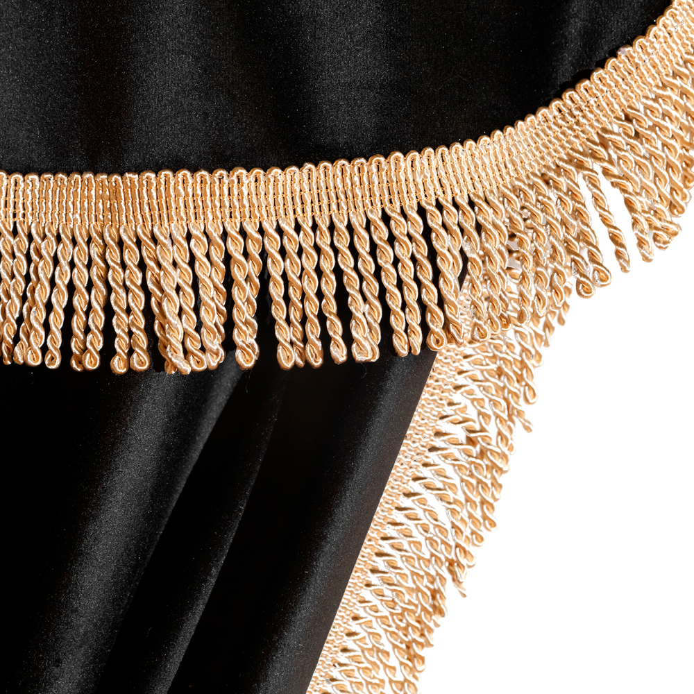 Шторы спального места с ламбрекеном в кабину Volvo, Scania, MAN, DAF, Merc, Камаз, Sitrak, Shacman, Foton, FAW. Высота 1,5м, ширина одной стороны - 1,15м. Блэкаут, велюр. Черный цвет с бежевой бахромой