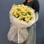 Букет из кустовых кремовых роз #37