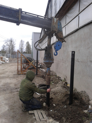 Монтаж винтовых сваи механический