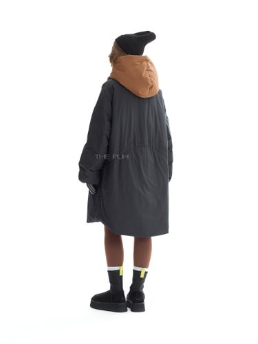 Черно-коричневый длинный пуховик с капюшоном