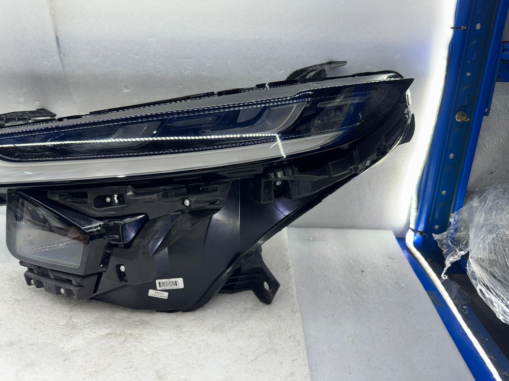 Оригинальная LED фара для Mazda EZ6