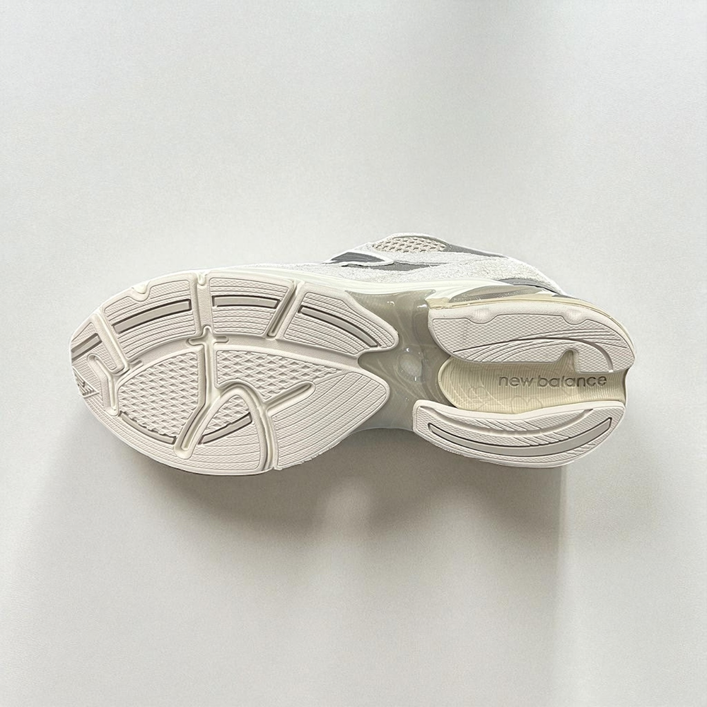 New Balance 2010 • Cream White