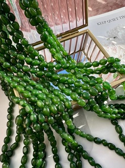 Нить бусин из тонированного кварца 7-8мм (галтовка)