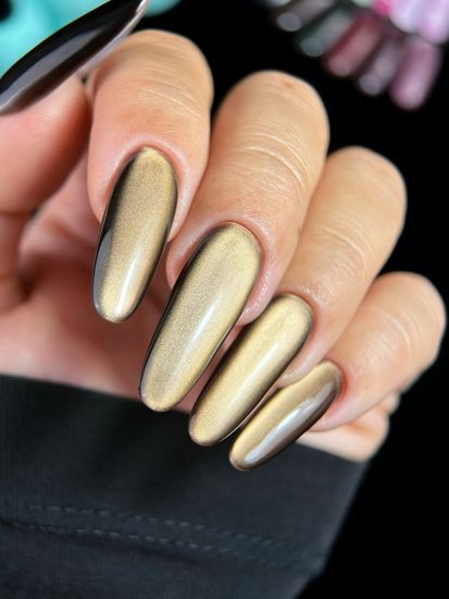 Гель-лак с эффектом кошачий глаз ENIGMANIC AURA silk cat 10 мл. #02