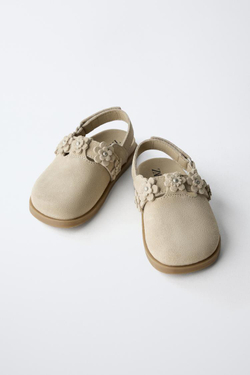 ZARA КОЖАНЫЕ САБО С ЦВЕТАМИ, ПЕСОЧНО-КОРИЧНЕВЫЙ