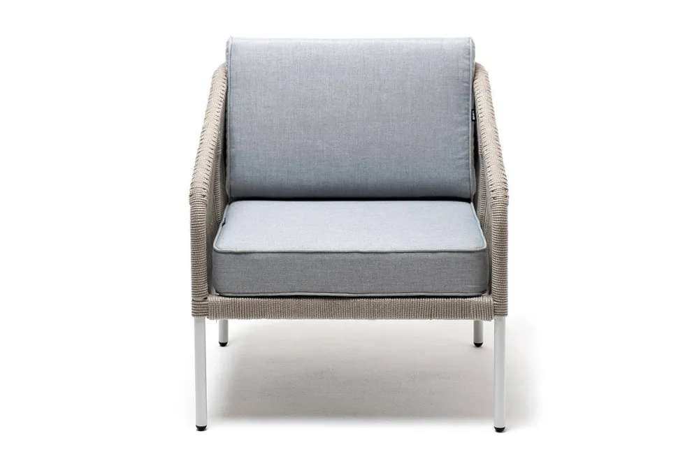 "Канны" кресло плетеное из роупа, каркас алюминий светло-серый (RAL7035) муар, роуп серый меланж круглый, ткань светло-серая