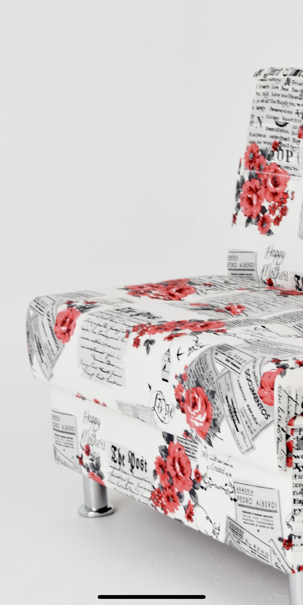 Стильный компактный диван Фабрики ОНИКС из практичного и износостойкого материала с оригинальным дизайном, вместительным ящиком для хранения, мягким наполнителем для дома, дачи и офиса