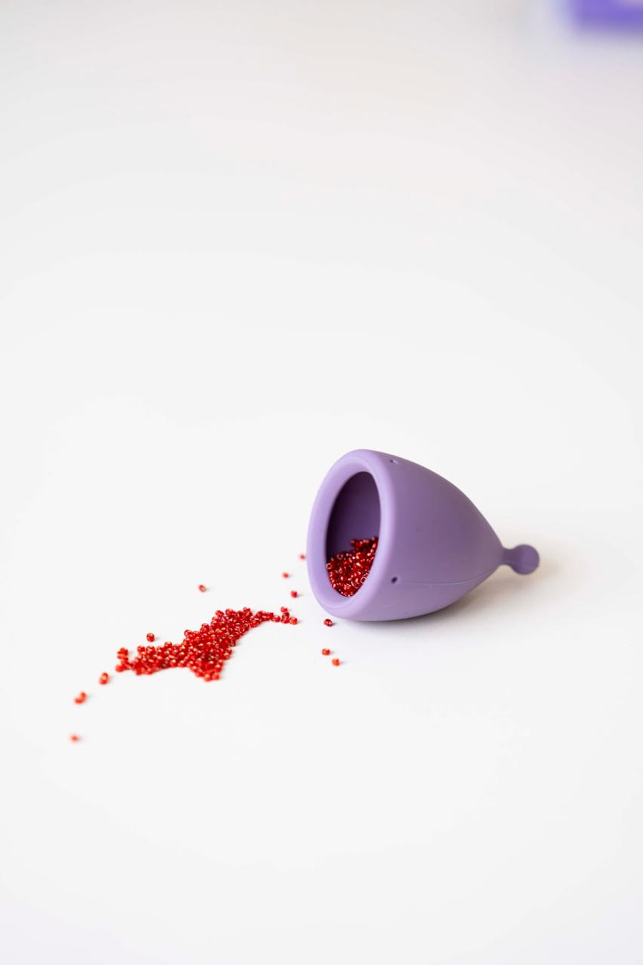 Менструальная чаша 25 мл. в лавандовом цвете