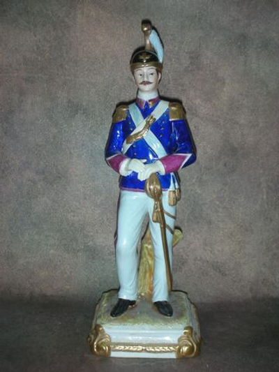 Статуэтка. Фарфор. Солдат. Кавалерист в итальянской армии. Scheibe-Alsbach. Германия