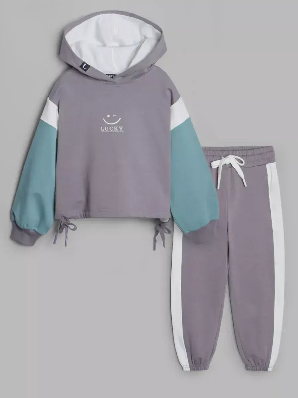 Спортивный костюм для девочки в школу