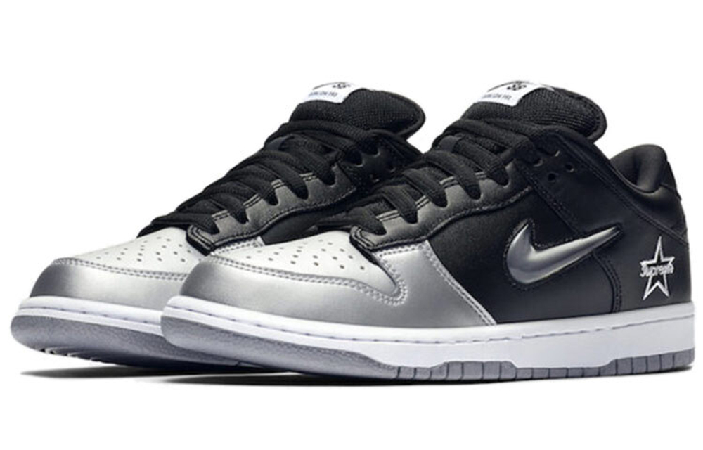 Supreme x Nike Dunk SB Metallic Silver non-slip lightweight low-top sneakers for men and women with the same black silver