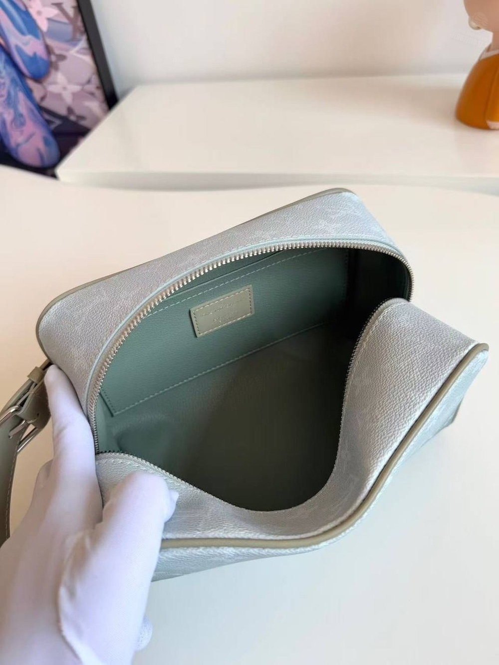 Несессер Louis Vuitton Dopp Kit