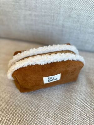 HEY GLOW Меховая косметичка белый, коричневый (средний)