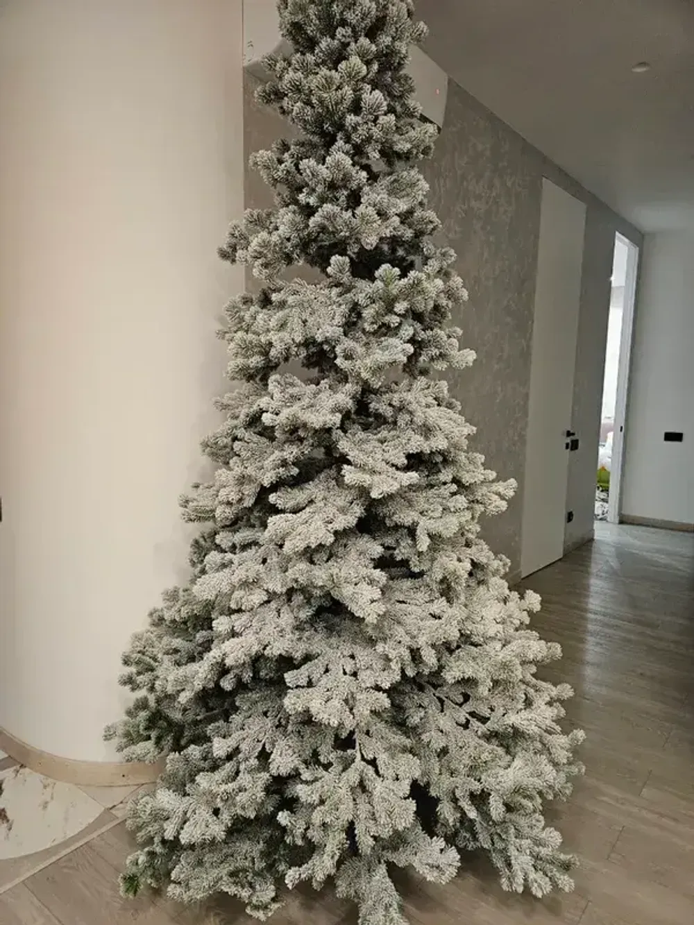 Заснеженная ель «Кадриль» (Литая хвоя) 210 см / 2,1 м
