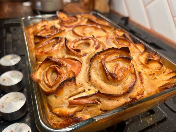 Шарлотка из "роз"