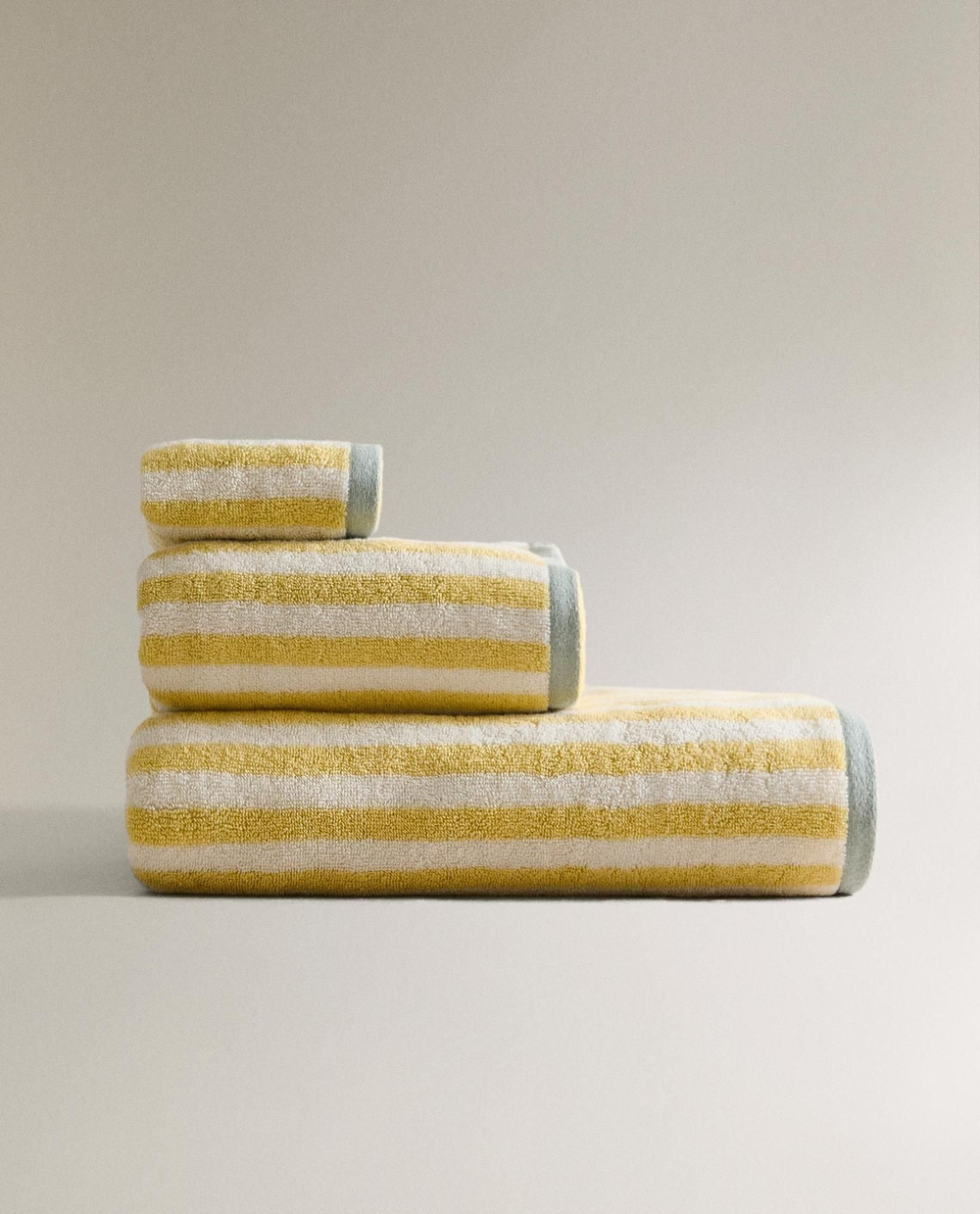 Zara Home - Двухстороннее полосатое банное полотенце, желтый, 30х50 см