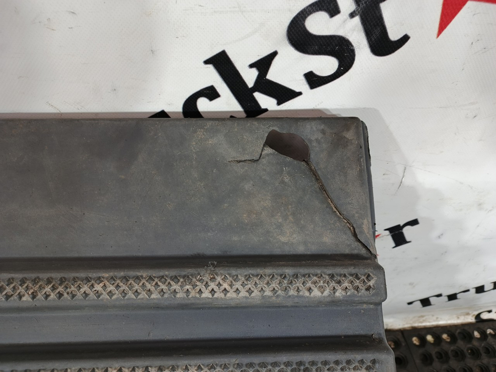 Крышка ящика АКБ