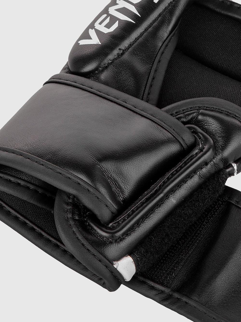 Перчатки ММА Venum Challenger 3.0 White/Black