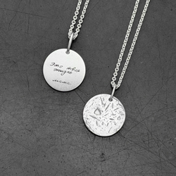 подвеска с индивидуальной гравировкой