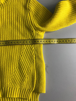 Джемпер Mayoral яркого цвета, визуально на 4 года