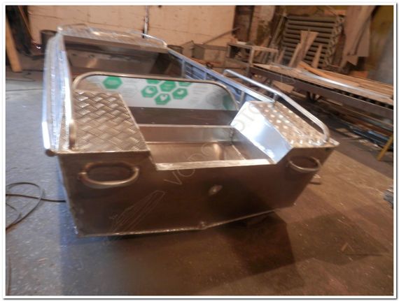 Алюминиевая моторно-гребная лодка Вятка Профи 40