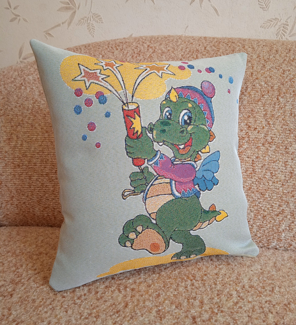 Декоративный гобеленовый чехол для интерьерной подушки Дракончик 38*38
