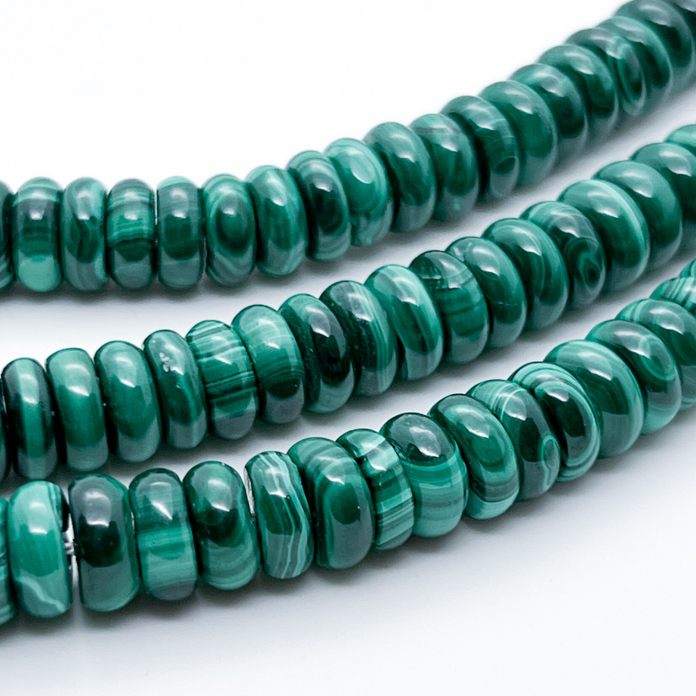 Малахит, размер около 10*4 мм, цена за набор 10 шт