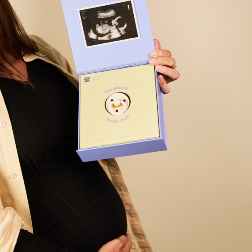 Подарочный набор «Baby on the Way»: пустышка BIBS Colour, 0+ мес.