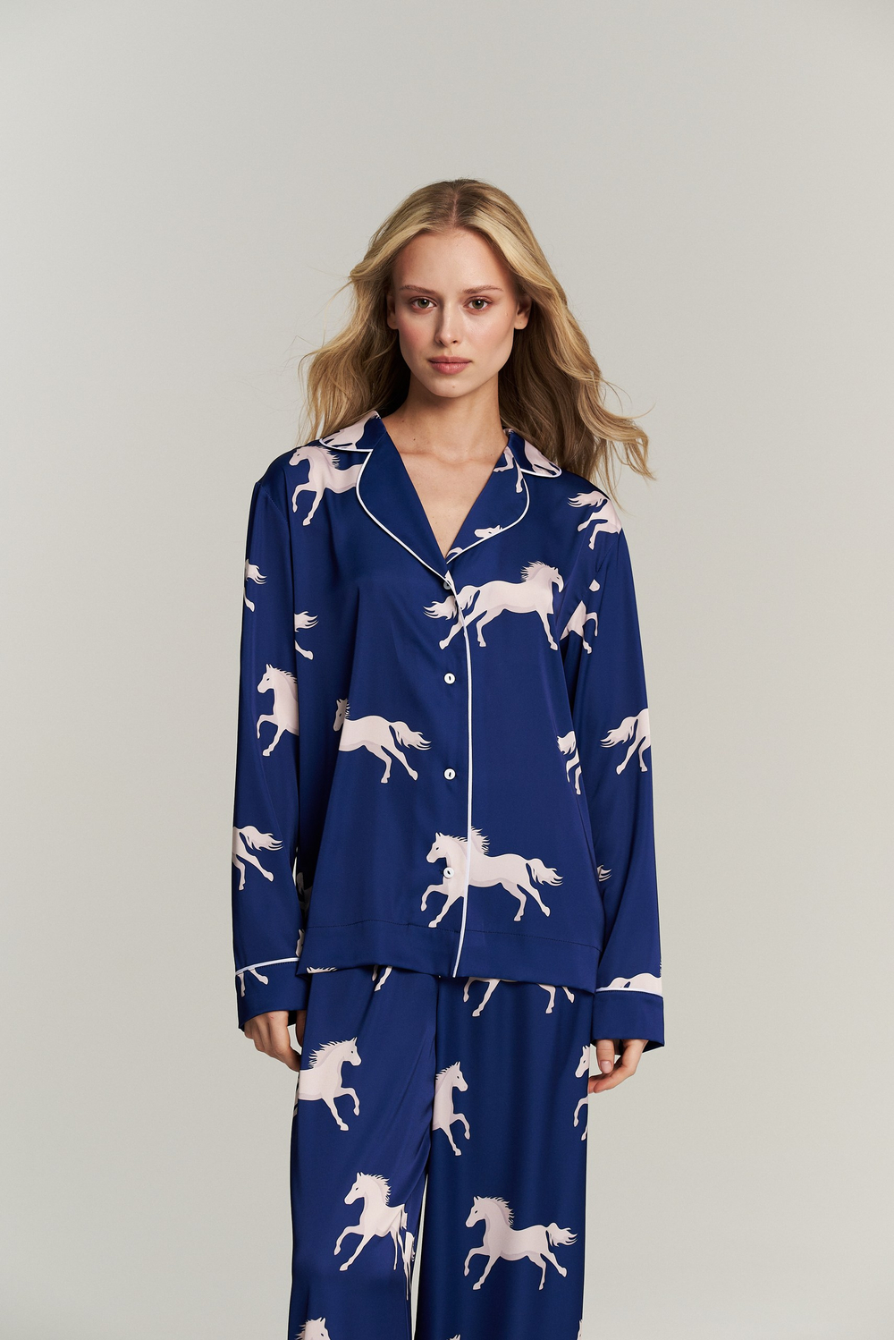 Костюм двойка с лошадьми - S размер