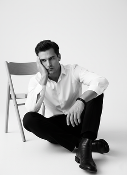 Мужской браслет на руку из янтаря. Браслет из формованного янтаря