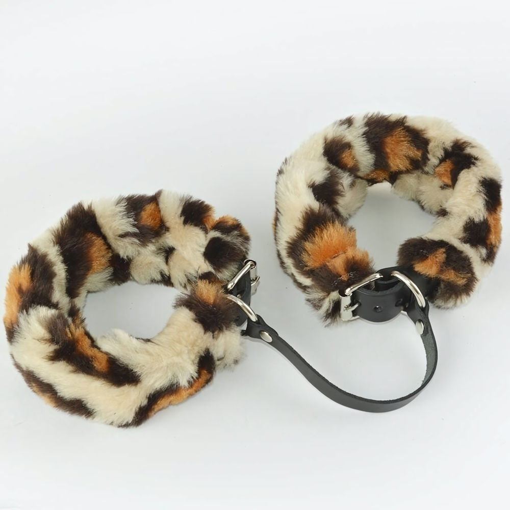 Черные кожаные оковы со съемной леопардовой опушкой (Цвет: черный с леопардовым)