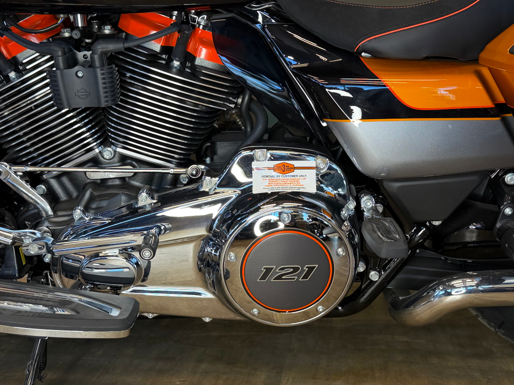 CVO Street Glide "Torched Orange CVO Tri-Tone" (2026)