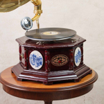 Граммофон с голландской керамикой