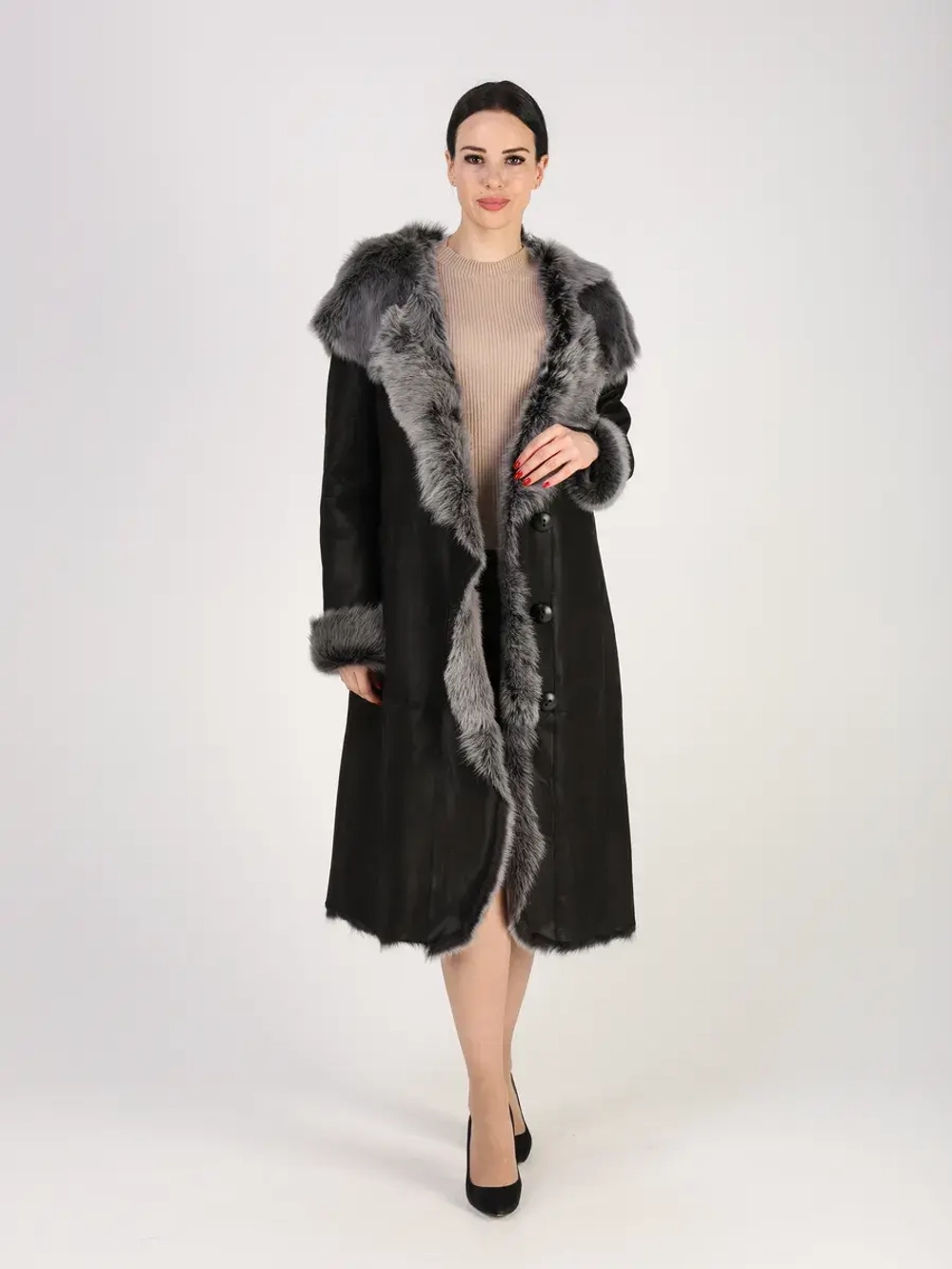 Дубленка зимняя натуральная с капюшоном длинная и теплая