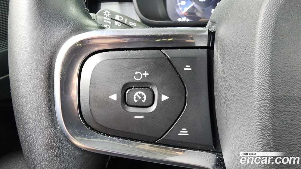 Volvo XC40 B4 Momentum (11.2020)