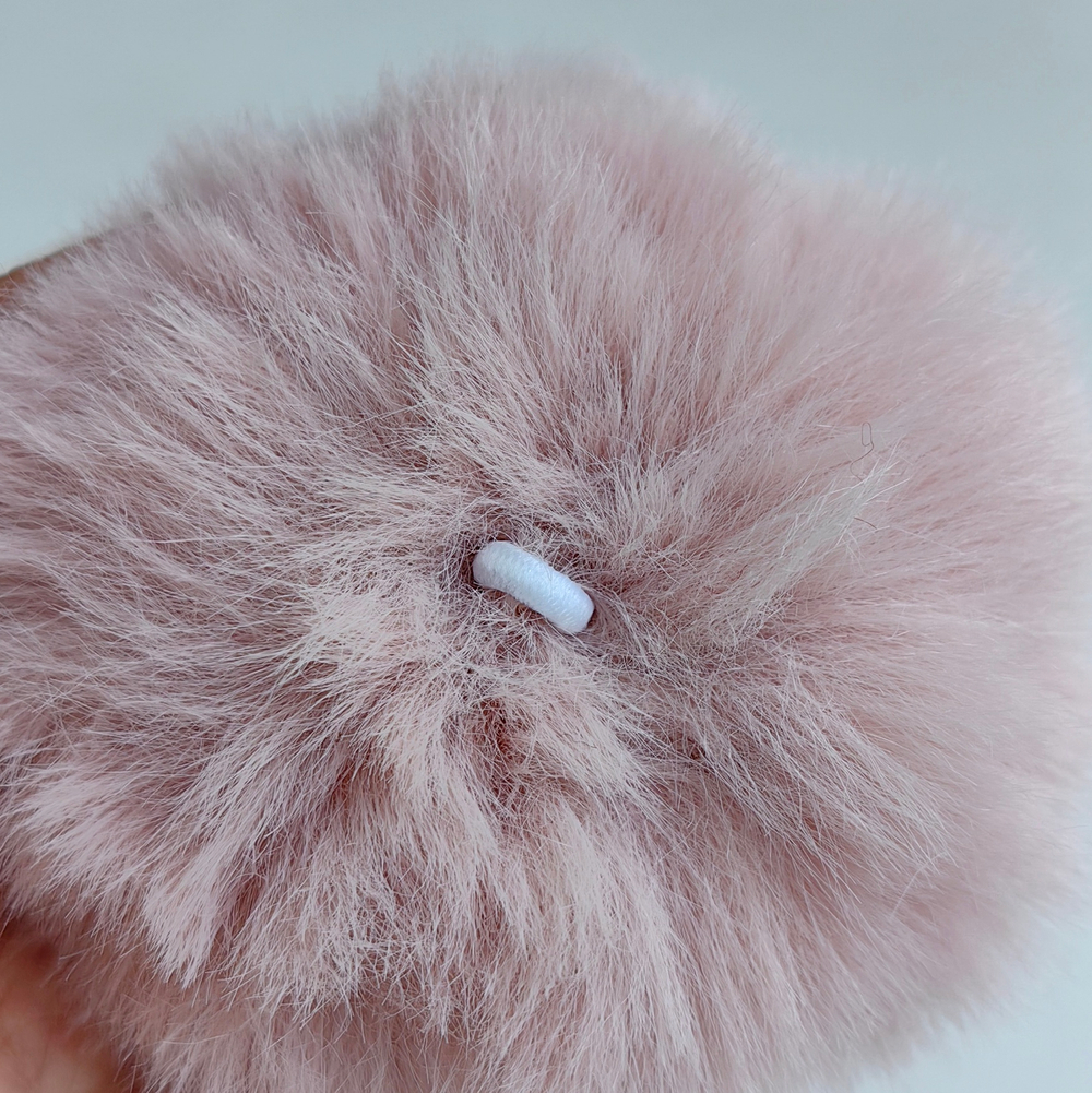 Помпон из искусственного меха "Пудровый" d=7 см