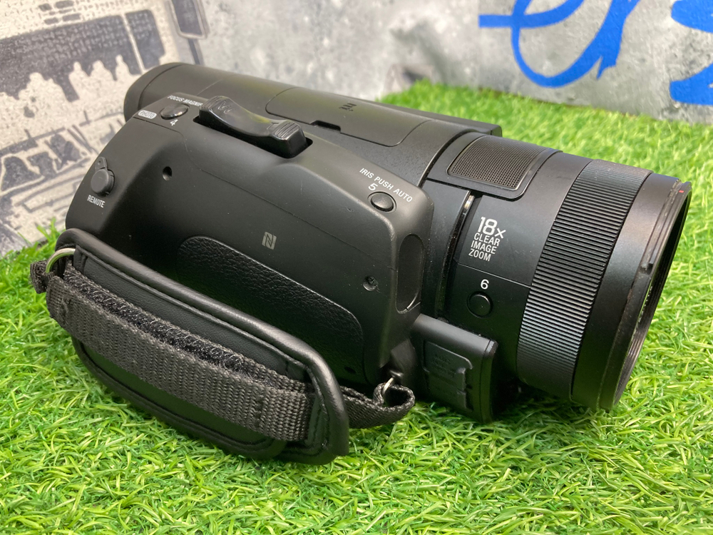Sony FDR-AX700