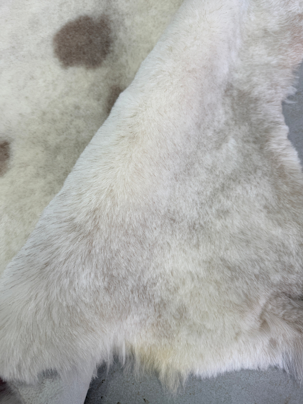 Шкура коврик меховой прикроватный овчина, 100х65 см.