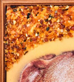 AMB-71/50 Картина «Бультерьер» (с янтарной крошкой) дер.краш.рамка 21х30